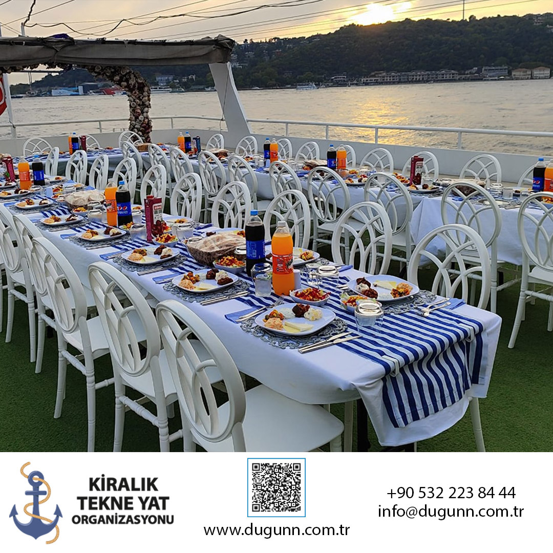 Şirketler İçin Teknede İftar Yemeği